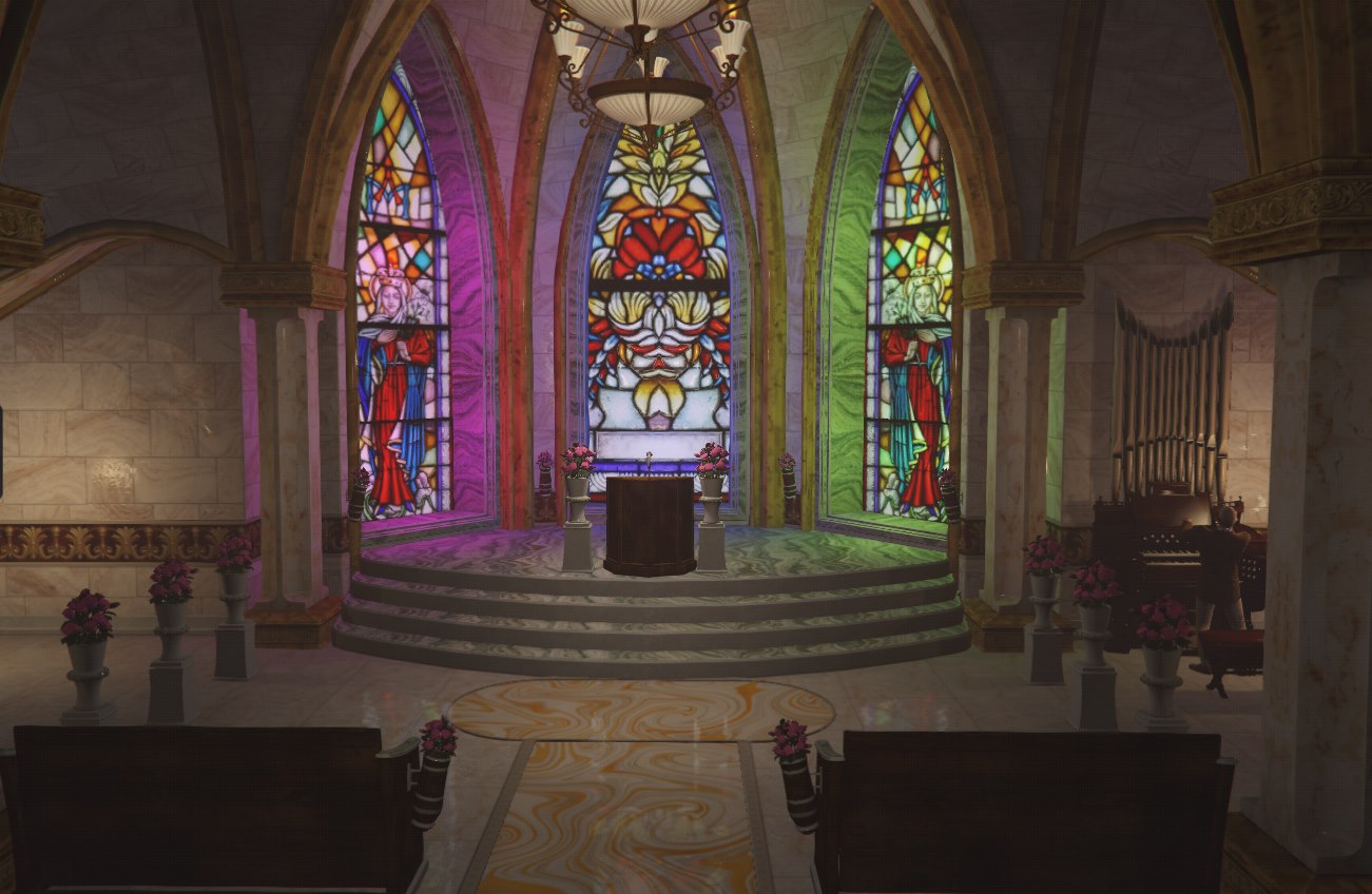A nave da igreja vista dos bancos: três vitrais, o púlpito sobre um patamar de quatro degraus e o corredor central.